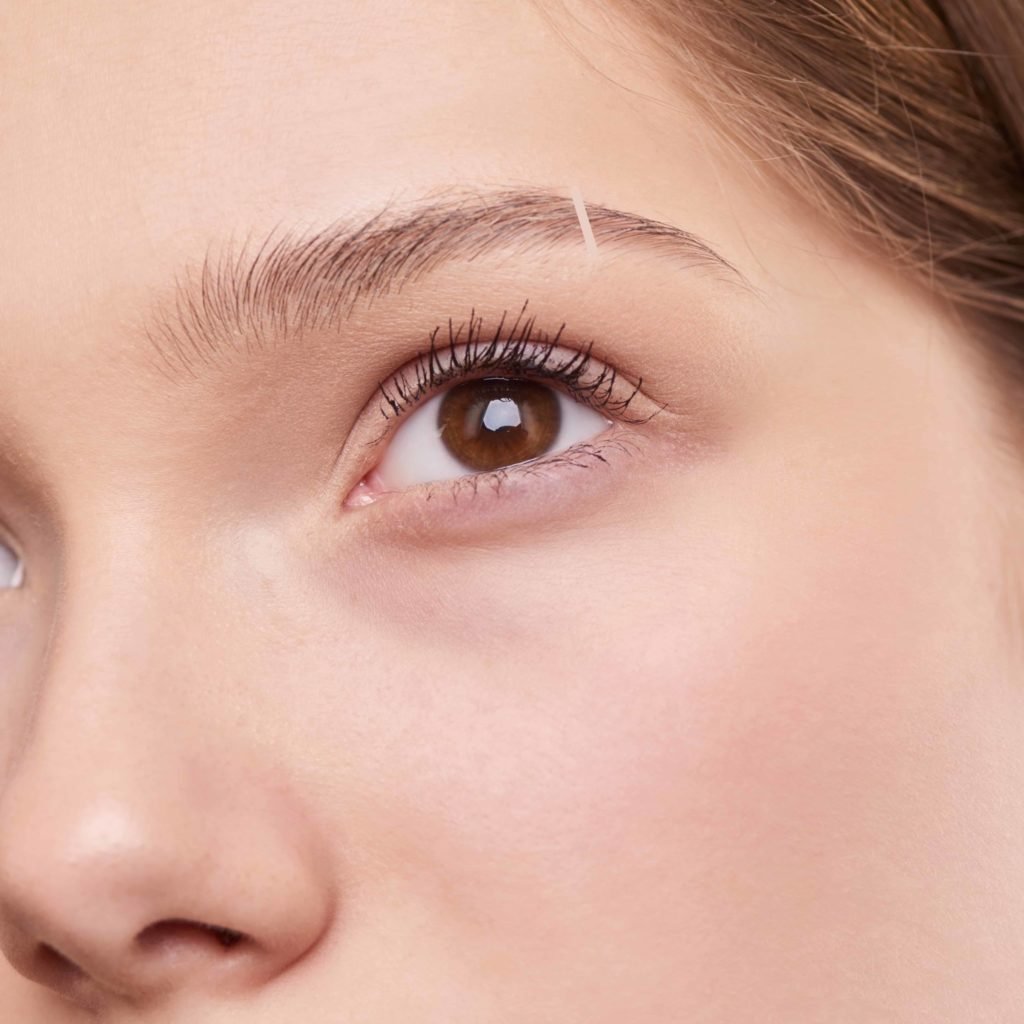 How to notch your eyebrow image
